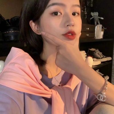 陈都灵拍了紫色版楚朝写真